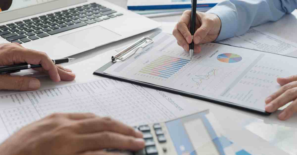 Como pagar dívidas em 2026: Orçamento 50/30/20 (Simples e Real)